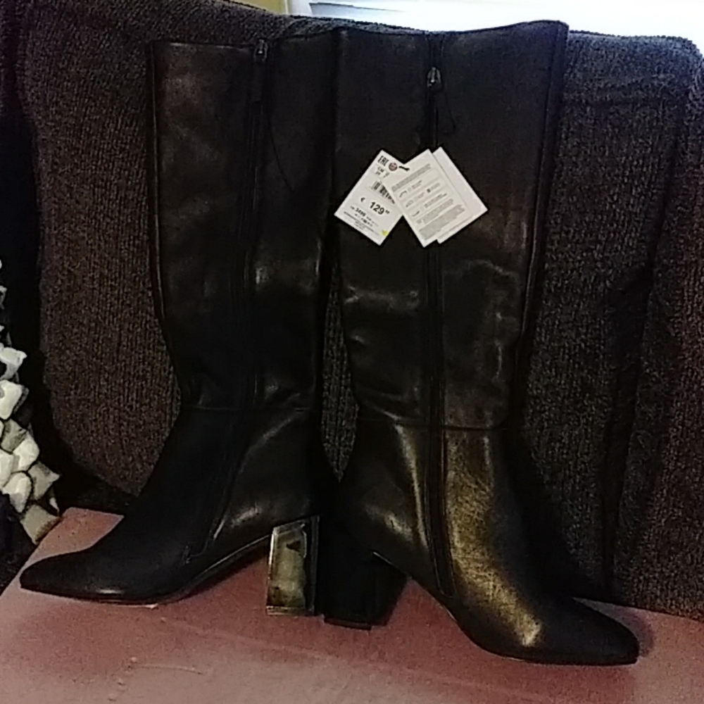 Boots - Picture 3 of 3